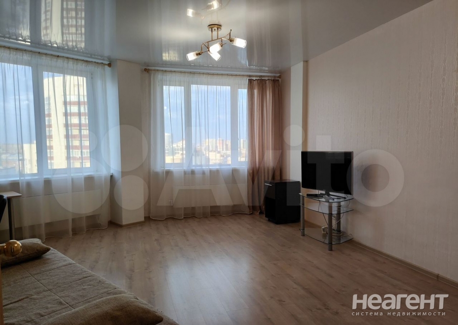 Сдается 1-комнатная квартира, 63 м²