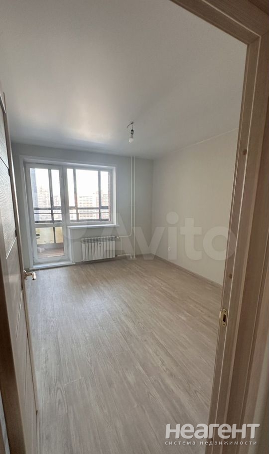 Продается 1-комнатная квартира, 82 м²