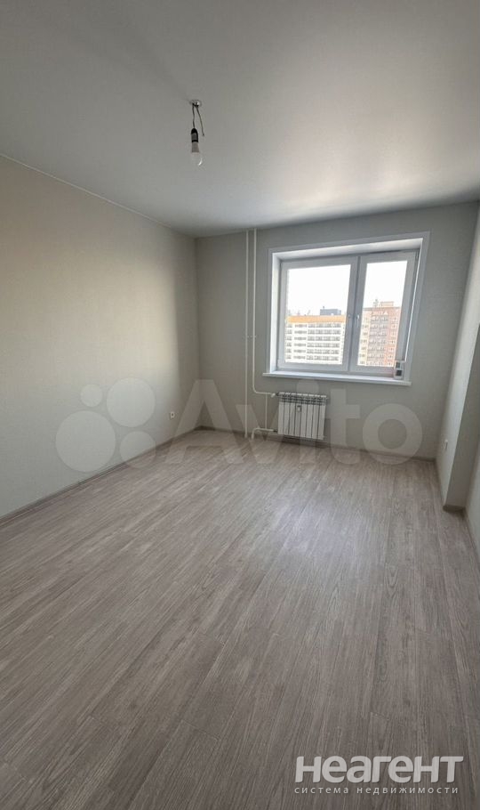 Продается 1-комнатная квартира, 82 м²