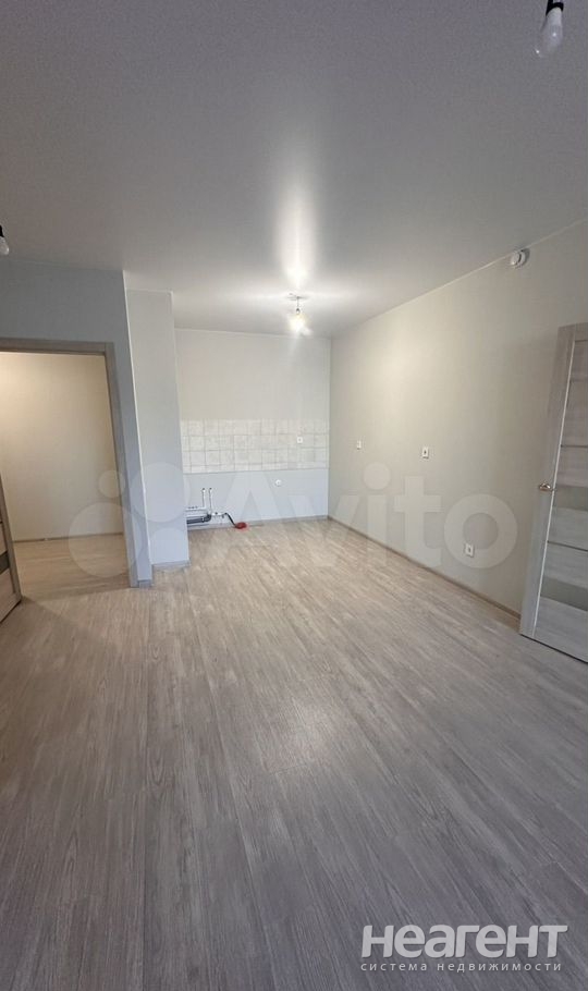 Продается 1-комнатная квартира, 82 м²