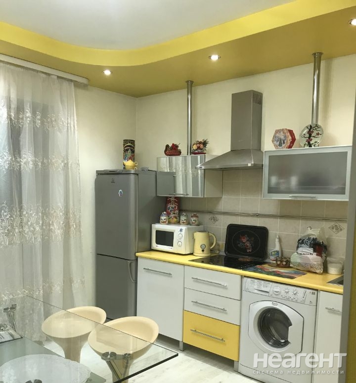 Сдается 1-комнатная квартира, 54 м²