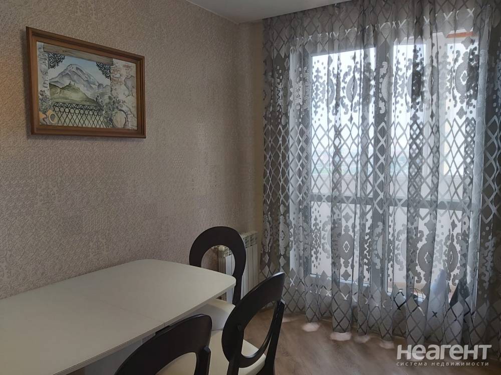 Сдается 1-комнатная квартира, 49 м²