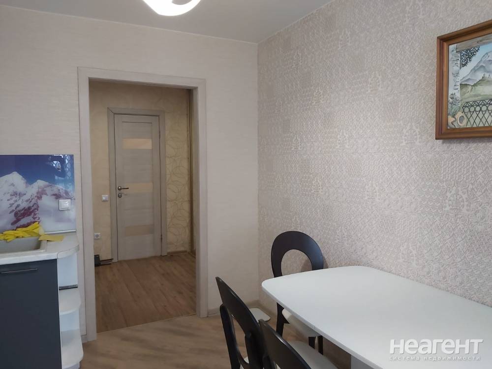 Сдается 1-комнатная квартира, 49 м²