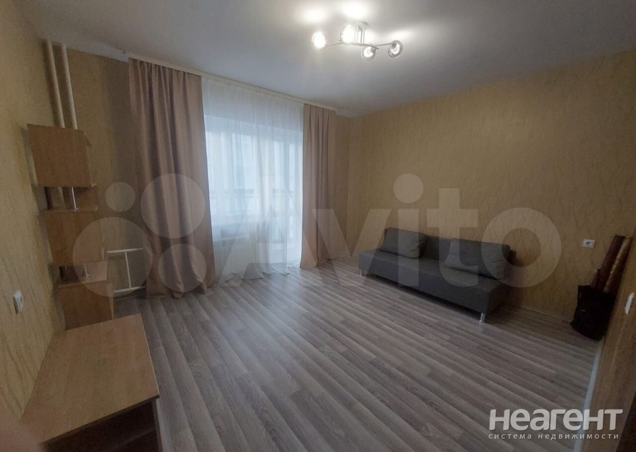 Продается 1-комнатная квартира, 42,7 м²