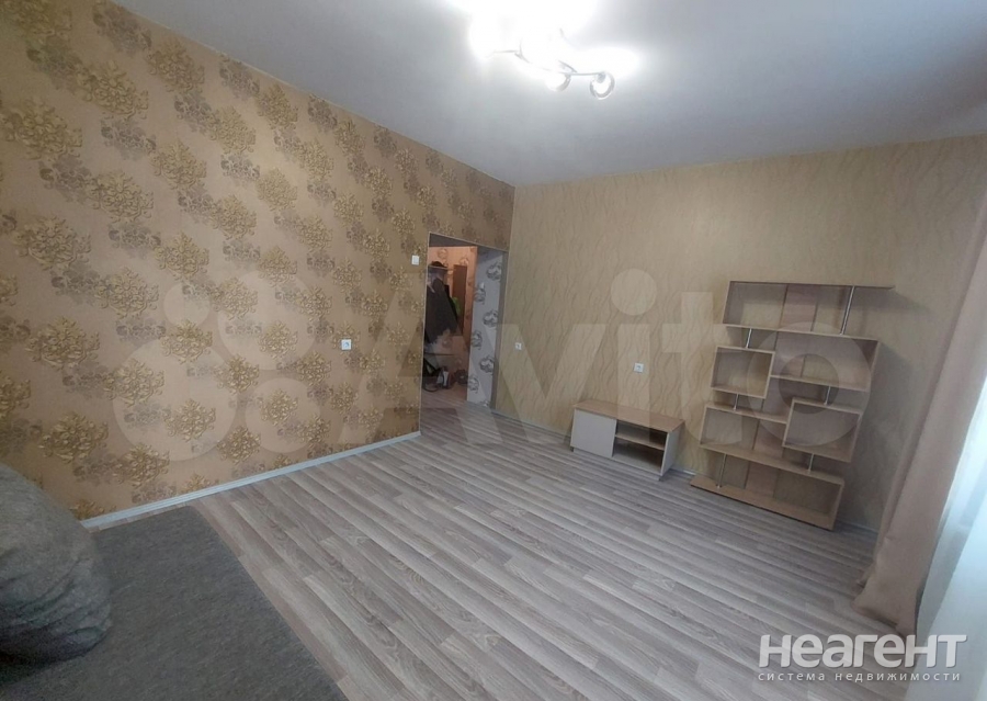 Продается 1-комнатная квартира, 42,7 м²