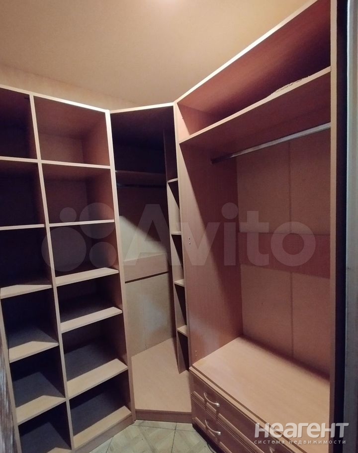 Продается 1-комнатная квартира, 46 м²