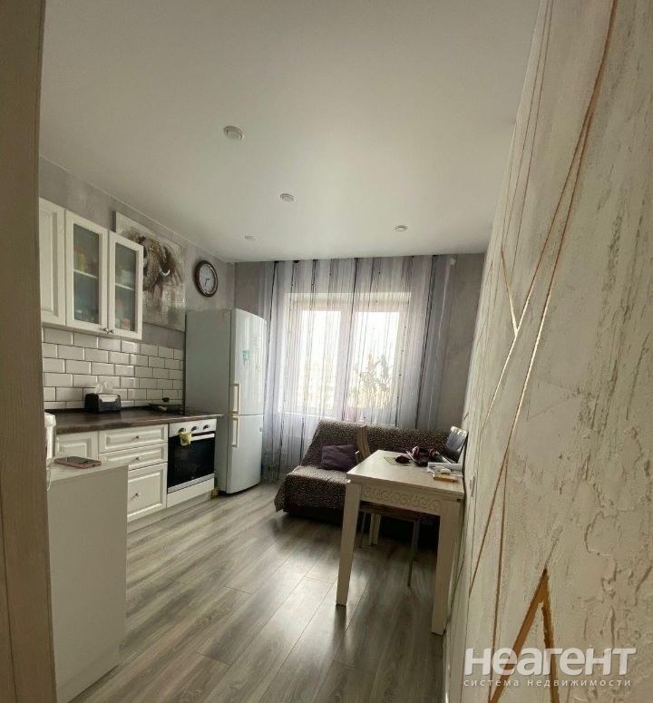 Продается 1-комнатная квартира, 37,3 м²