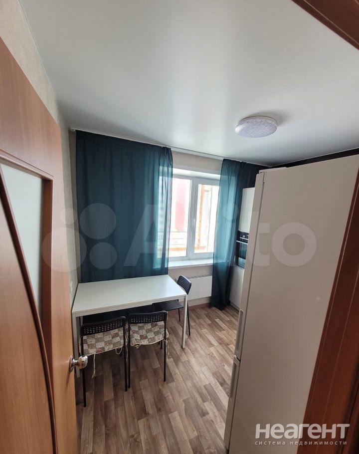 Сдается 1-комнатная квартира, 38 м²