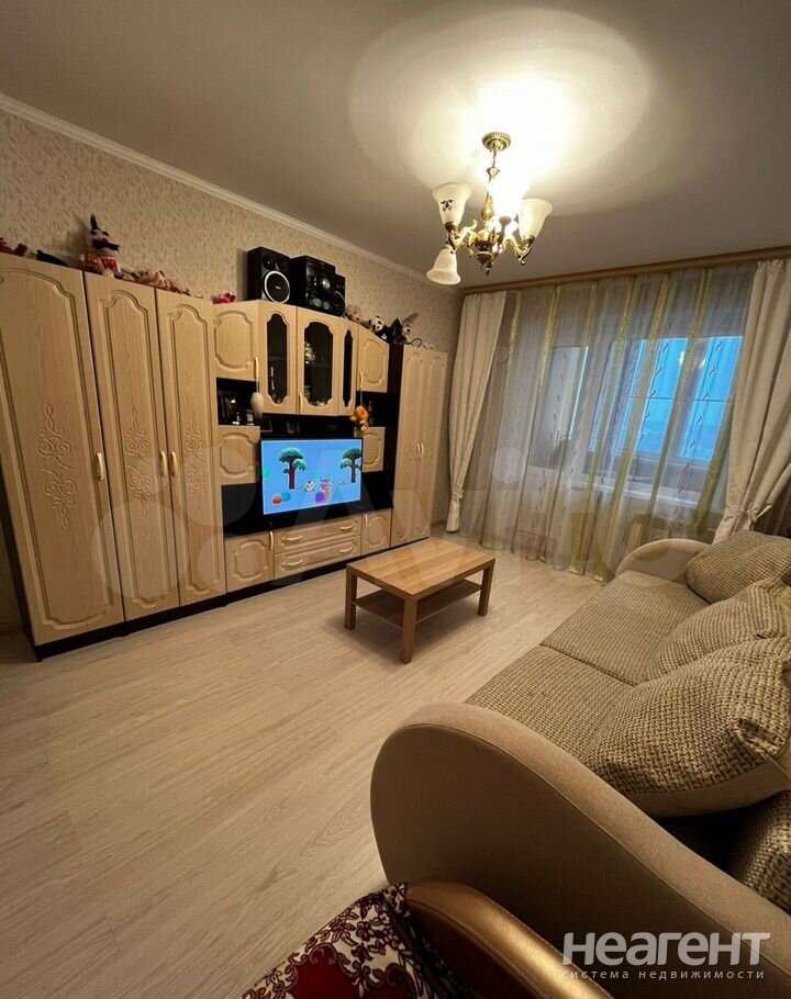 Продается 1-комнатная квартира, 42,9 м²