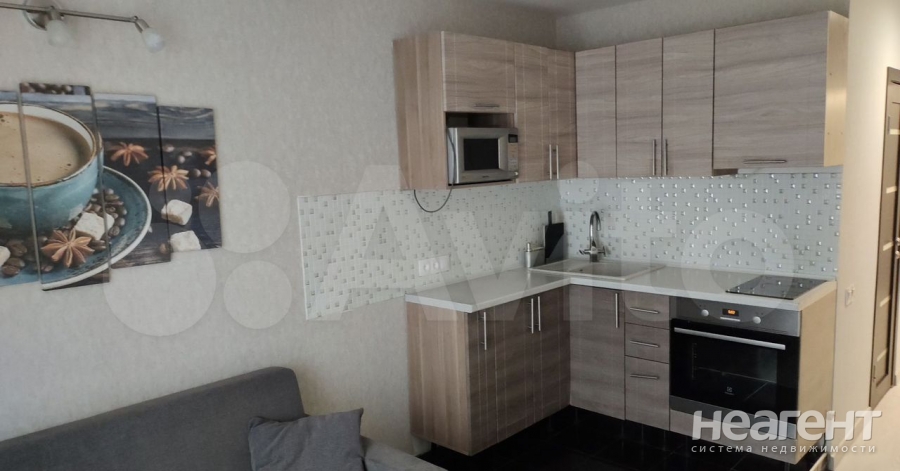 Продается 1-комнатная квартира, 42 м²