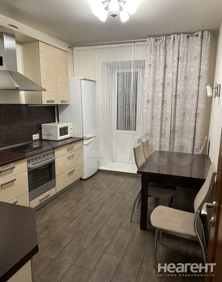 Сдается 1-комнатная квартира, 43 м²