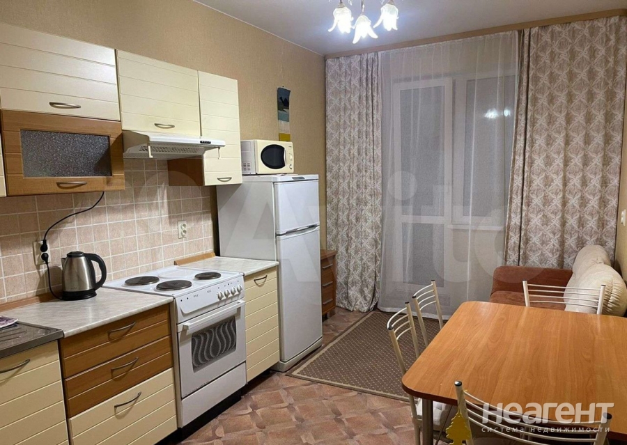 Сдается 1-комнатная квартира, 42 м²