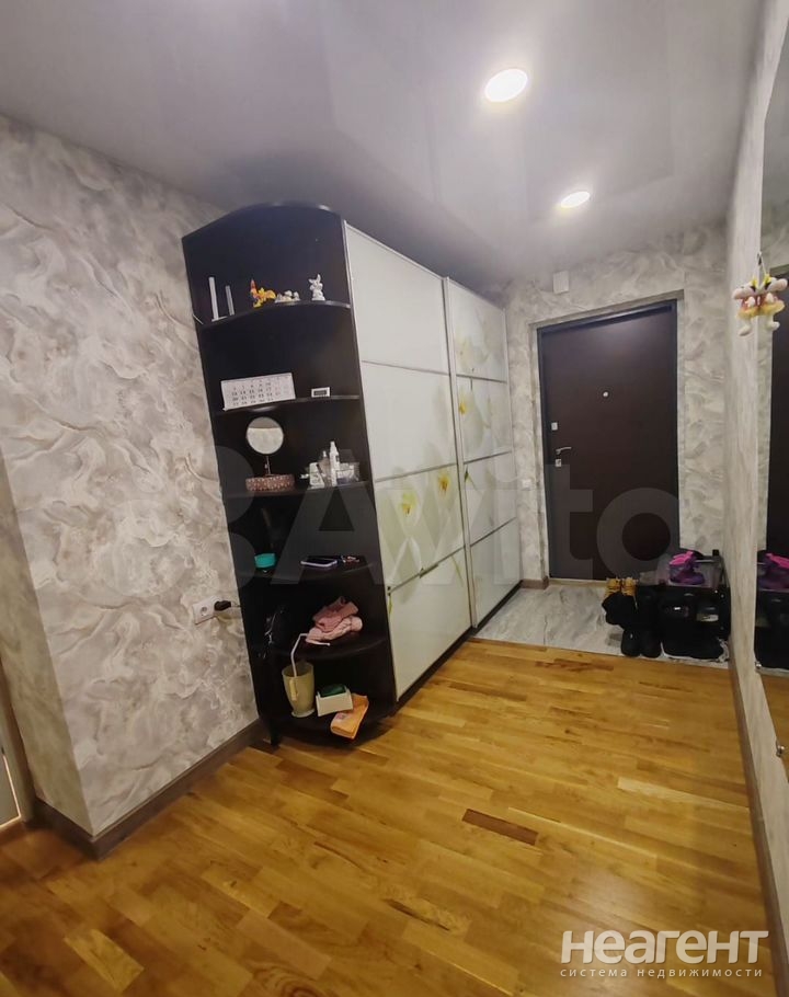 Продается 1-комнатная квартира, 42,7 м²