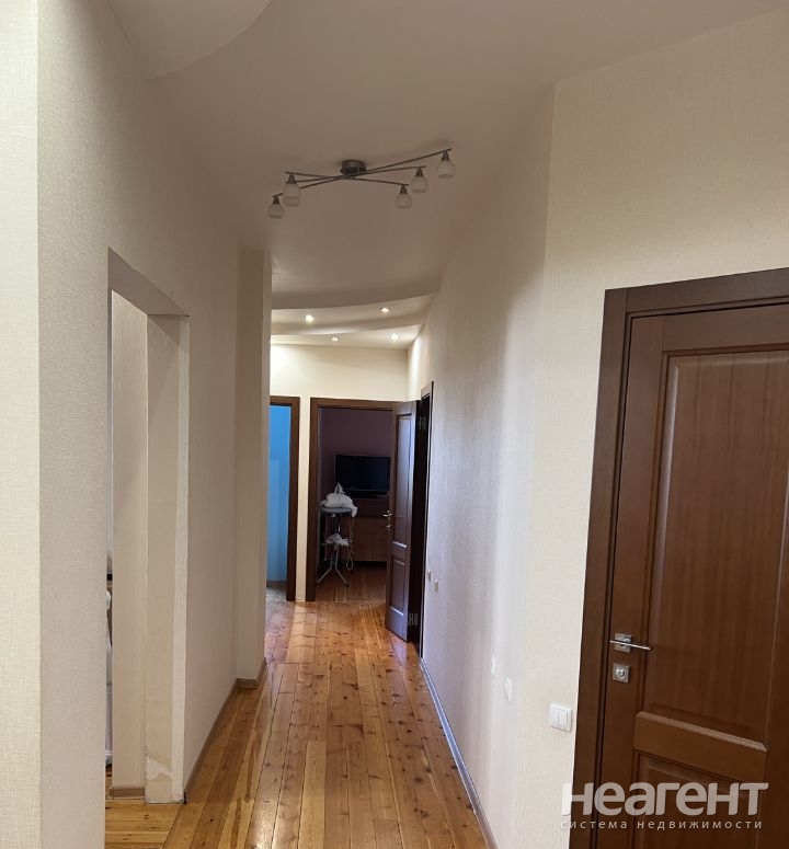 Продается Многокомнатная квартира, 111,7 м²