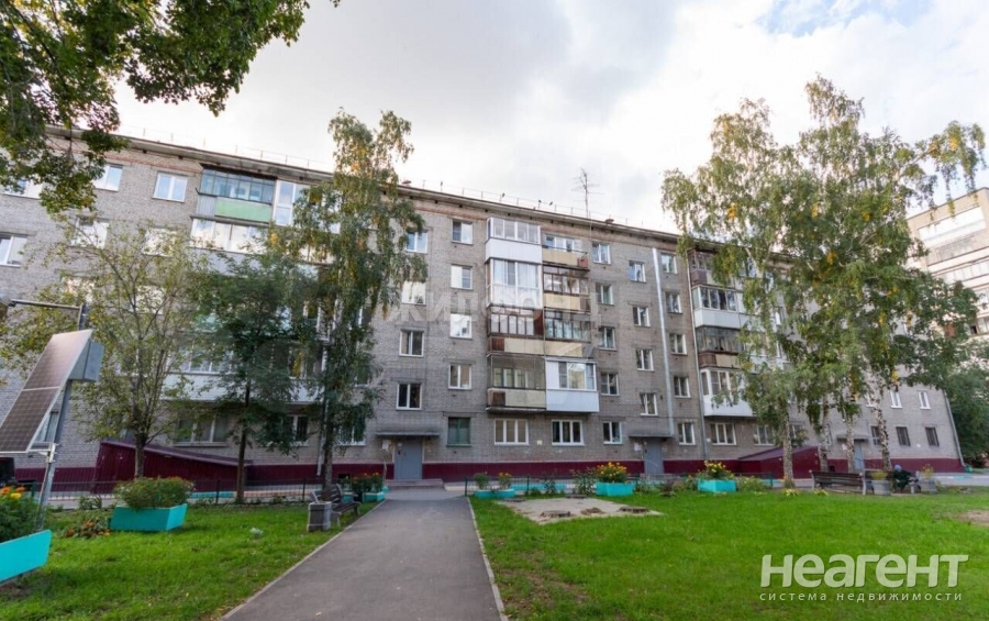 Продается Многокомнатная квартира, 61,4 м²