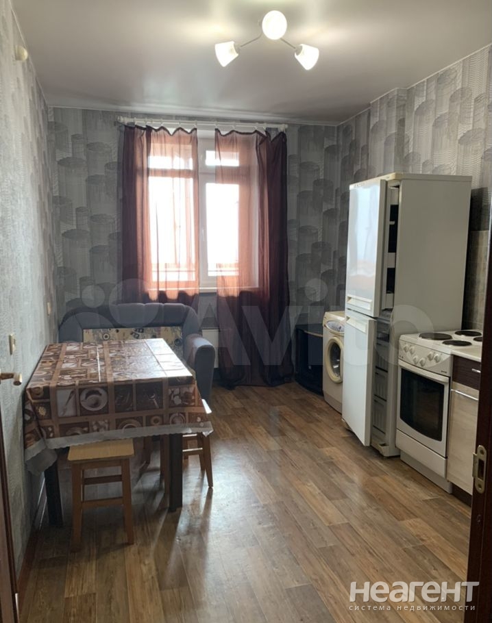 Сдается 1-комнатная квартира, 46 м²