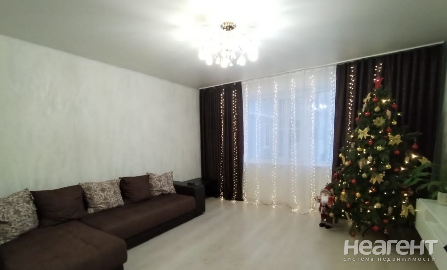 Продается Многокомнатная квартира, 80 м²