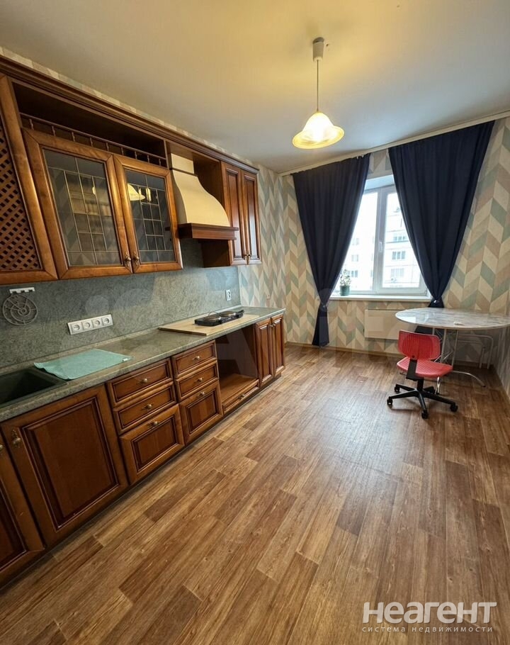 Сдается 1-комнатная квартира, 38 м²