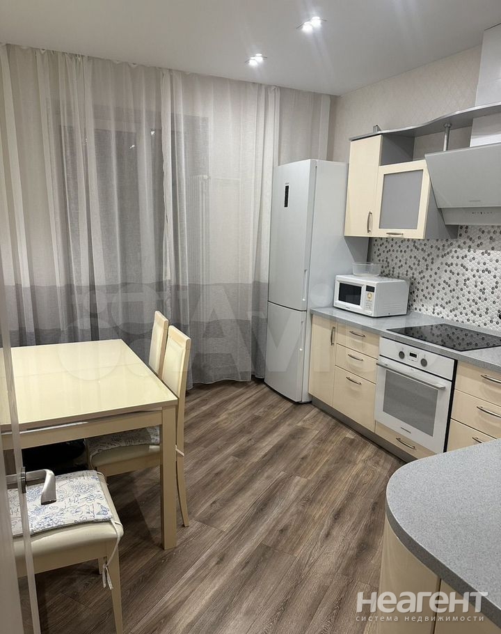 Сдается 2-х комнатная квартира, 72 м²