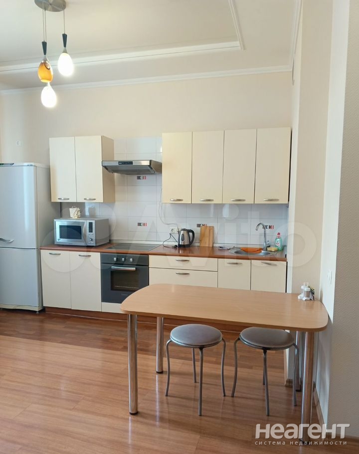 Сдается 1-комнатная квартира, 50 м²