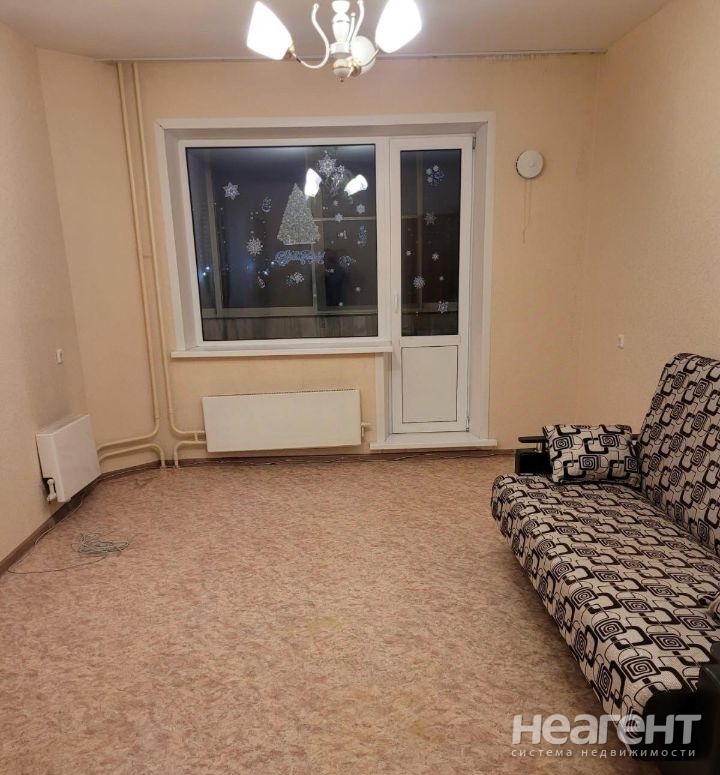 Продается 1-комнатная квартира, 37 м²