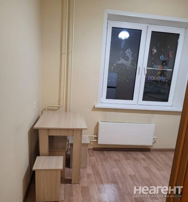 Продается 1-комнатная квартира, 37 м²