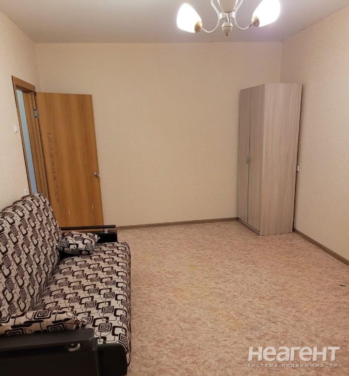 Продается 1-комнатная квартира, 37 м²