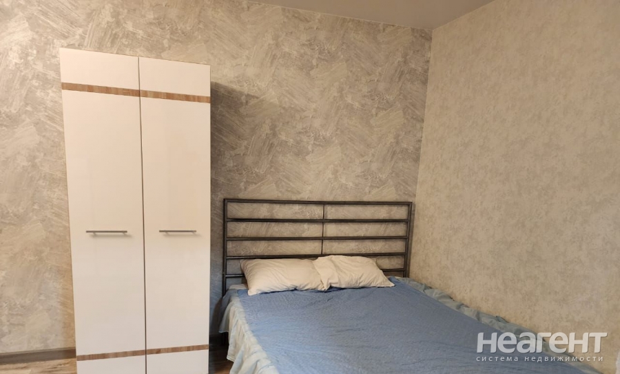 Сдается 1-комнатная квартира, 42 м²