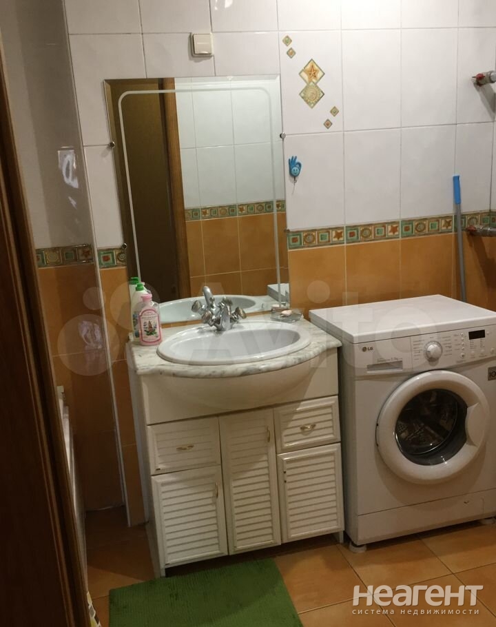 Сдается 2-х комнатная квартира, 80 м²