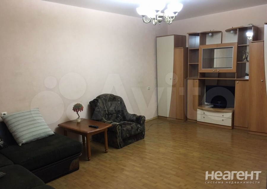 Сдается 1-комнатная квартира, 42 м²