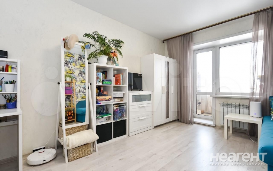 Продается 1-комнатная квартира, 42 м²