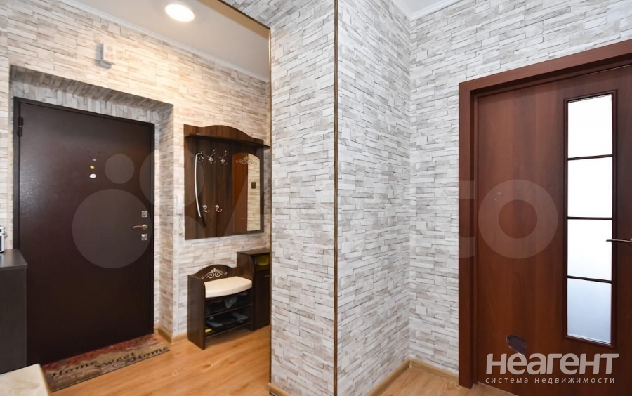 Продается 1-комнатная квартира, 42 м²