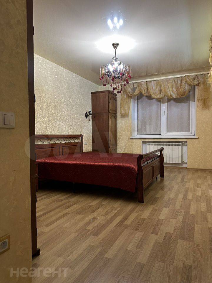 Сдается 2-х комнатная квартира, 77 м²