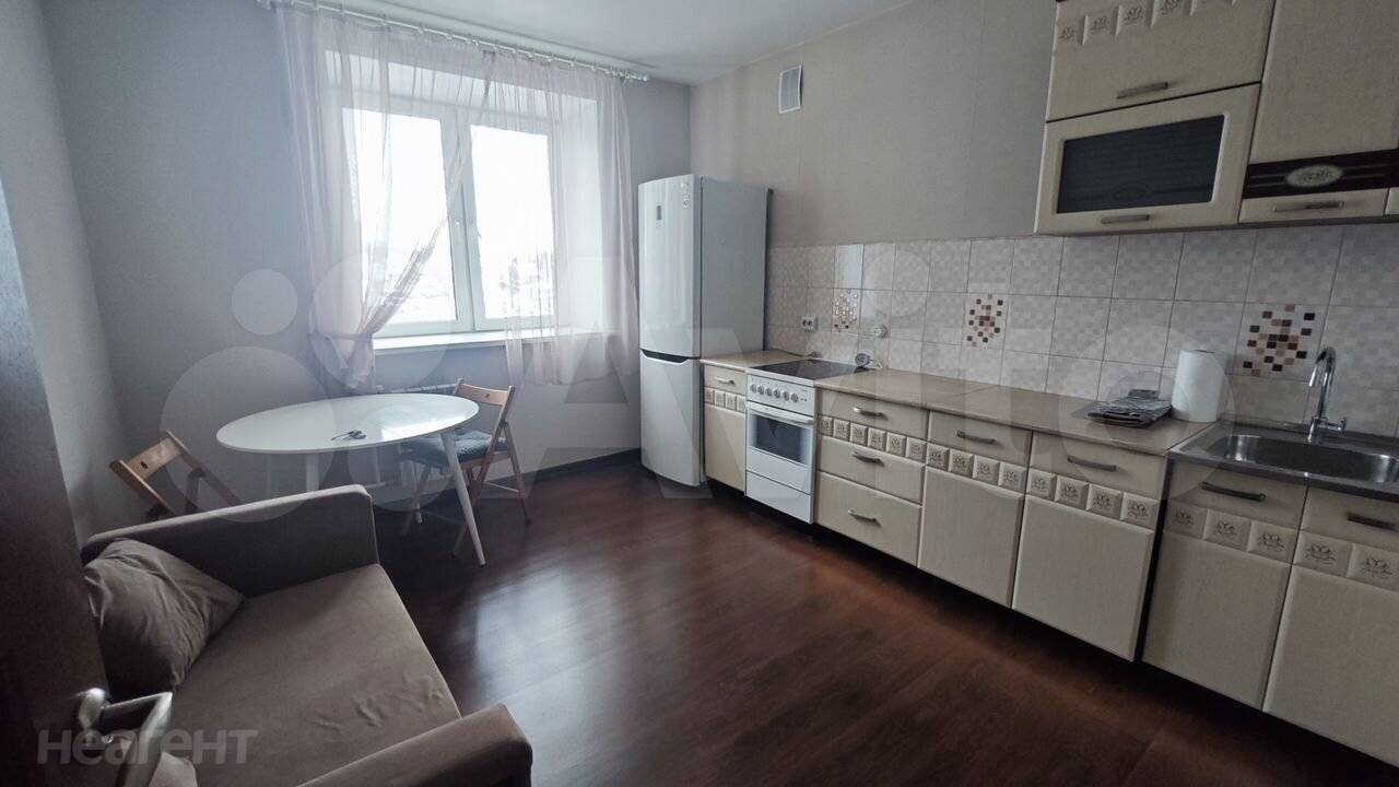 Сдается 1-комнатная квартира, 43 м²