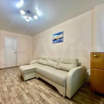 Продается 1-комнатная квартира, 49 м²
