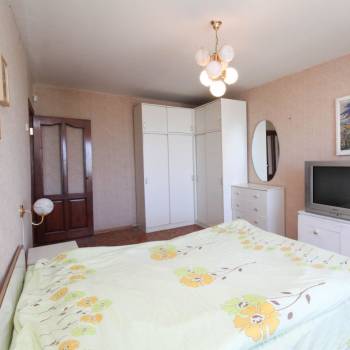 Продается Многокомнатная квартира, 77 м²