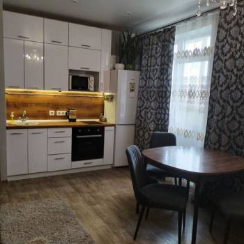 Продается 1-комнатная квартира, 42 м²