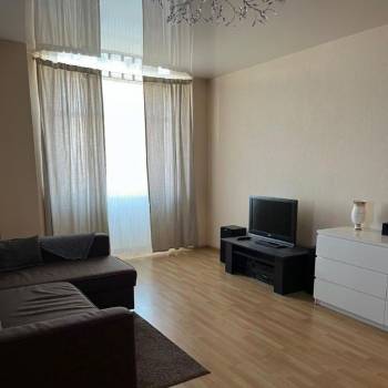 Сдается 2-х комнатная квартира, 100 м²