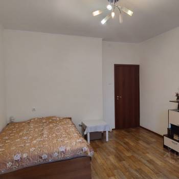 Продается 1-комнатная квартира, 42 м²