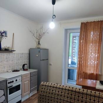 Продается 1-комнатная квартира, 42 м²