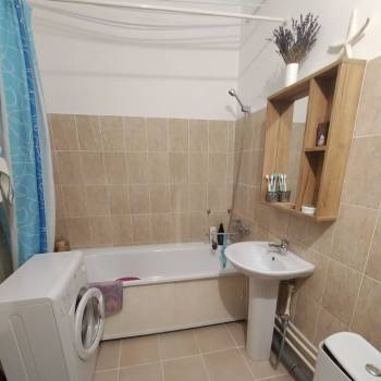 Продается 1-комнатная квартира, 42 м²