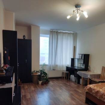 Продается 1-комнатная квартира, 42 м²