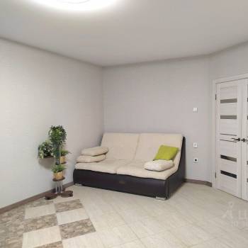 Продается 1-комнатная квартира, 49,6 м²