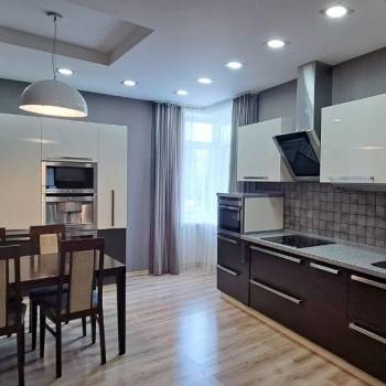 Продается 3-х комнатная квартира, 124 м²