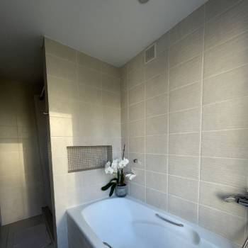 Продается Многокомнатная квартира, 104 м²