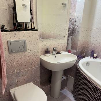 Продается 1-комнатная квартира, 46 м²