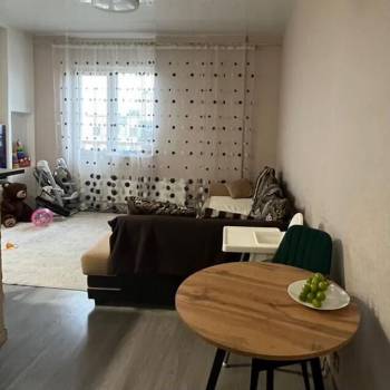 Продается 1-комнатная квартира, 50 м²