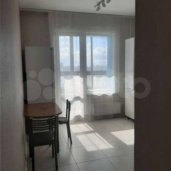 Сдается 1-комнатная квартира, 38 м²