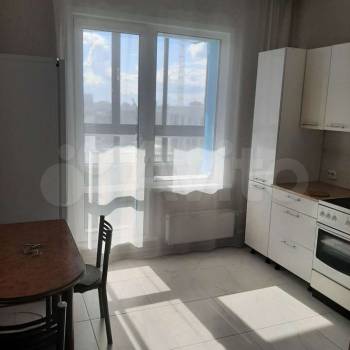 Сдается 1-комнатная квартира, 38 м²