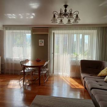 Продается Многокомнатная квартира, 107 м²